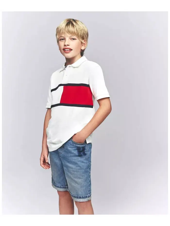 Поло Tommy Flag и свободные джинсовые шорты для мальчиков Tommy Hilfiger