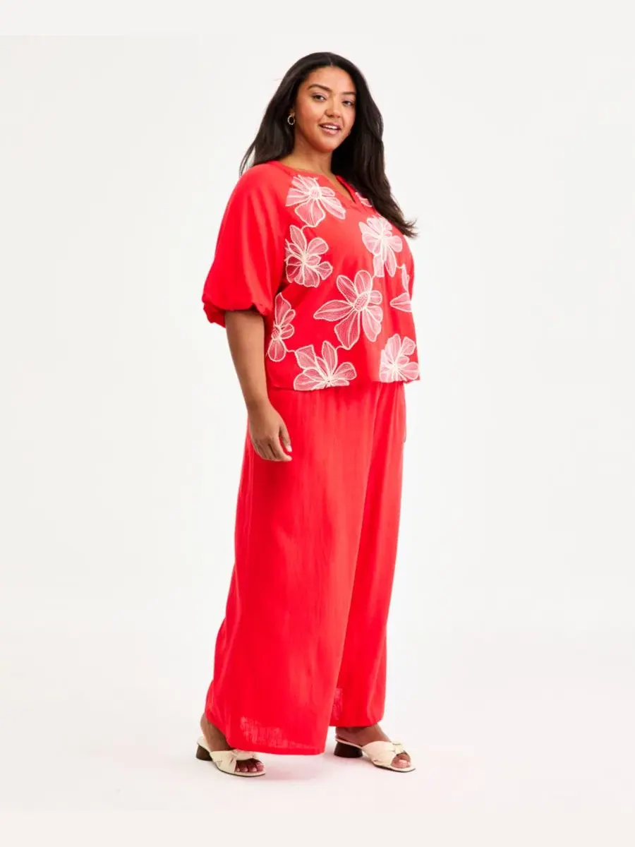 Брюки широкие укороченные Plus Size, модель Cropped Wide-Leg Vince Camuto — изображение 3 из 7, красный