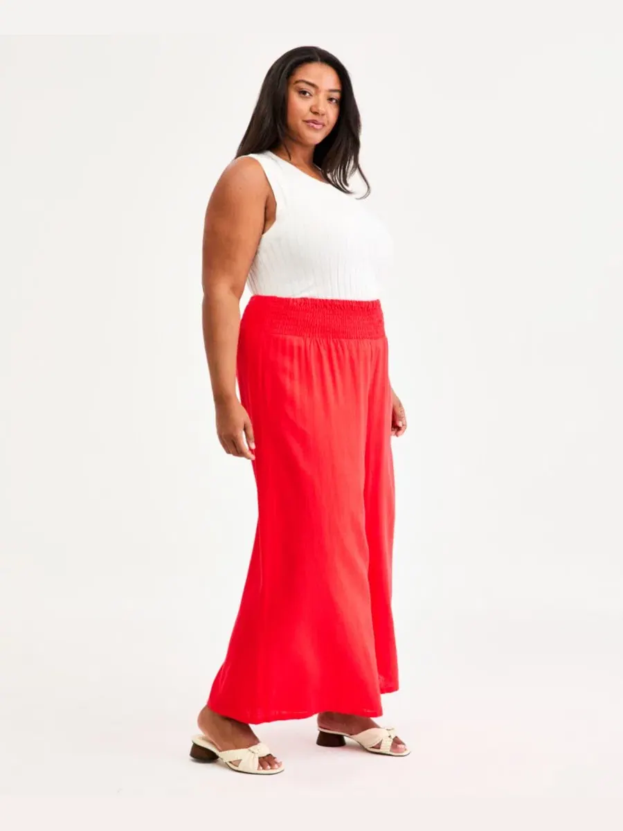 Брюки широкие укороченные Plus Size, модель Cropped Wide-Leg Vince Camuto — изображение 6 из 7, красный