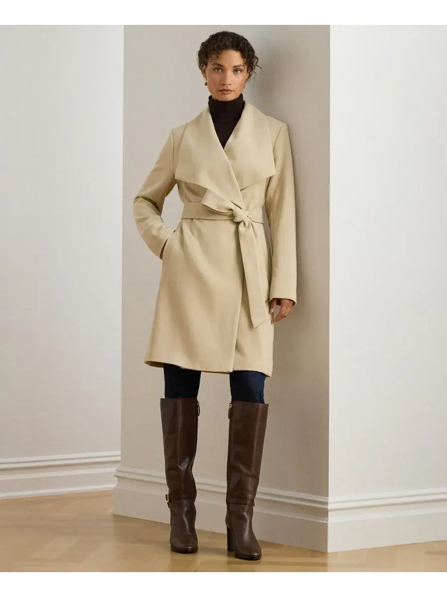 Женский тренч с поясом и воротником-стойкой Lauren Ralph Lauren — изображение 2 из 5, песочный