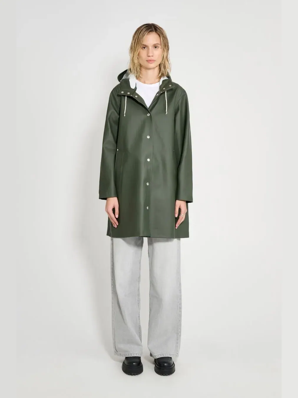 Плащ Mosebacke с капюшоном и длинными рукавами Stutterheim — зеленый