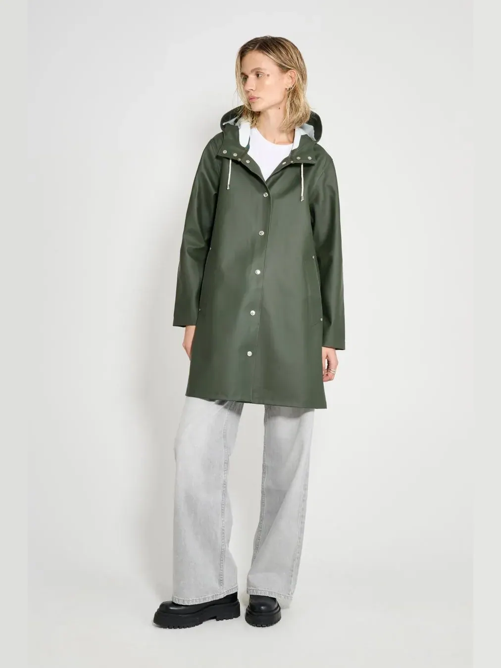 Плащ Mosebacke с капюшоном и длинными рукавами Stutterheim — изображение 2 из 8, зеленый