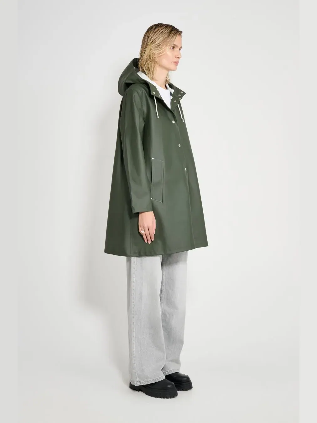 Плащ Mosebacke с капюшоном и длинными рукавами Stutterheim — изображение 3 из 8, зеленый