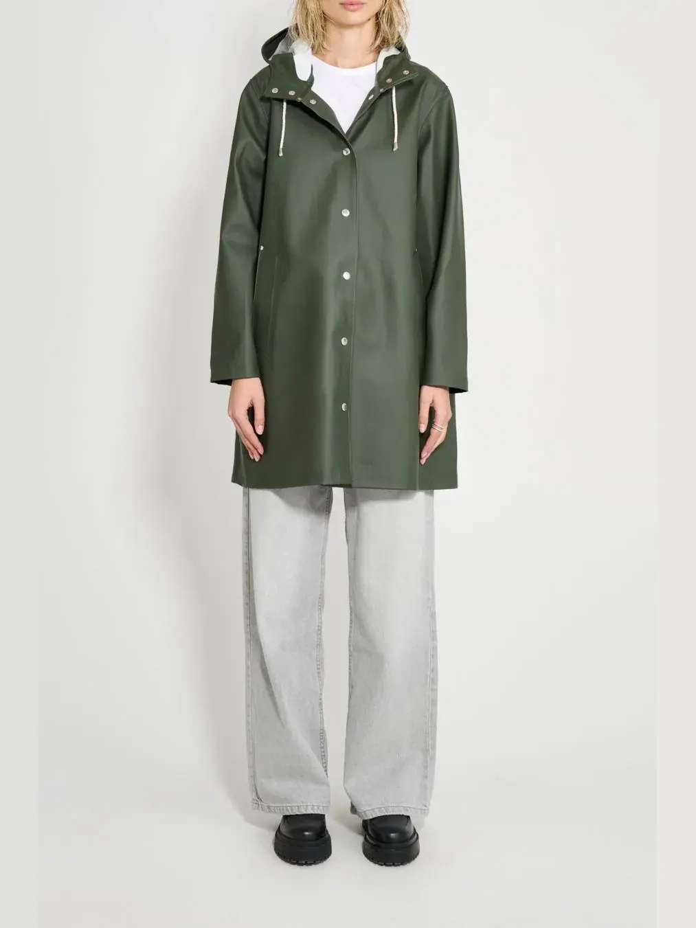 Плащ Mosebacke с капюшоном и длинными рукавами Stutterheim — изображение 5 из 8, зеленый