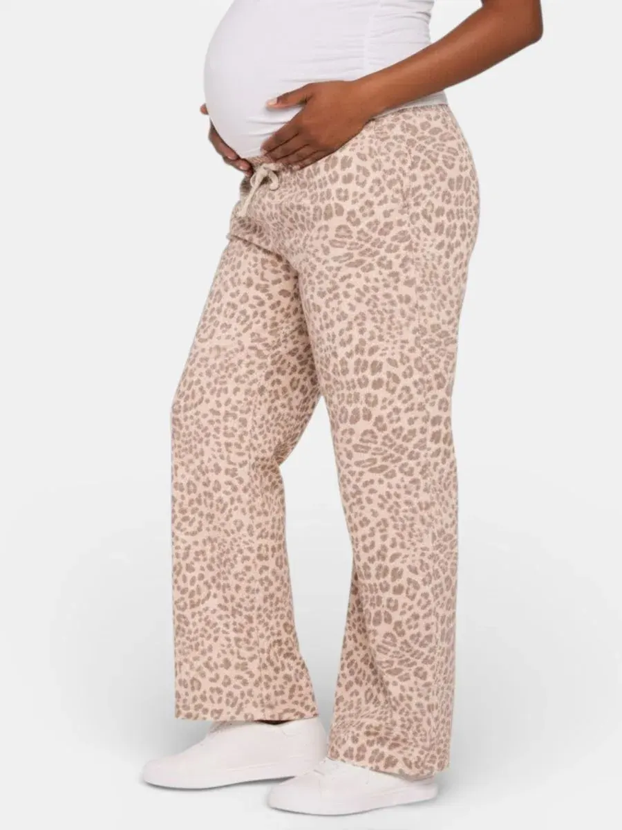 Женские джинсы с поясом на талии и широкими штанинами Motherhood Maternity, Cheetah Print — изображение 4 из 4