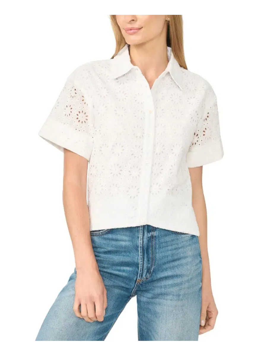 Блузка с вышивкой ажурной строчкой, с коротким рукавом, модель Eyelet Short-Sleeve Button-Down CeCe — изображение 2 из 4