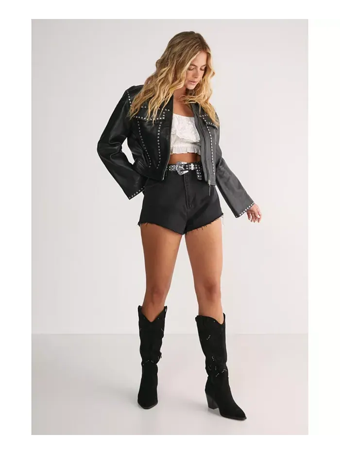 Женская кожаная укороченная куртка с заклепками Nasty Gal — изображение 4 из 8, черный