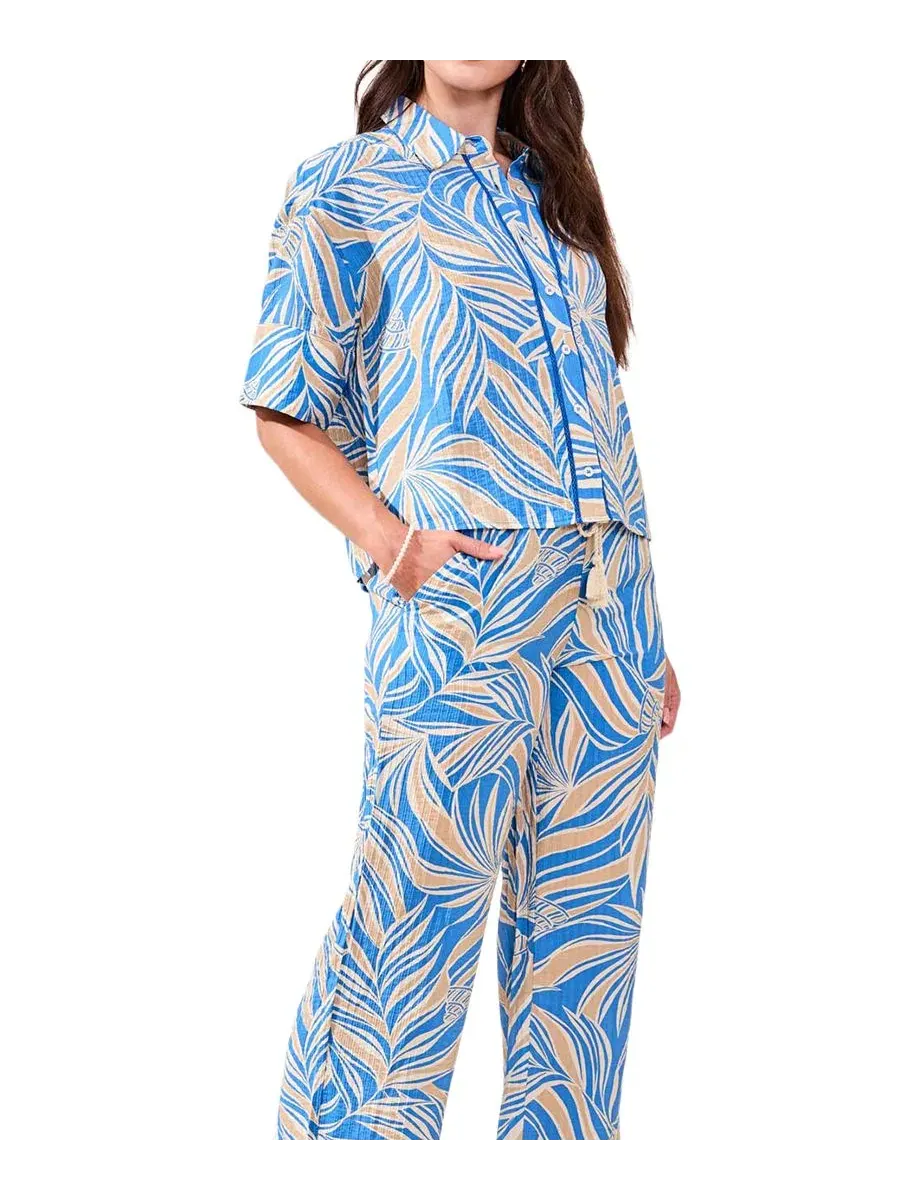 Женская рубашка-кемп с коротким рукавом из легкой петлевой ткани, модель Printed Loop-Stitch Button — изображение 2 из 4