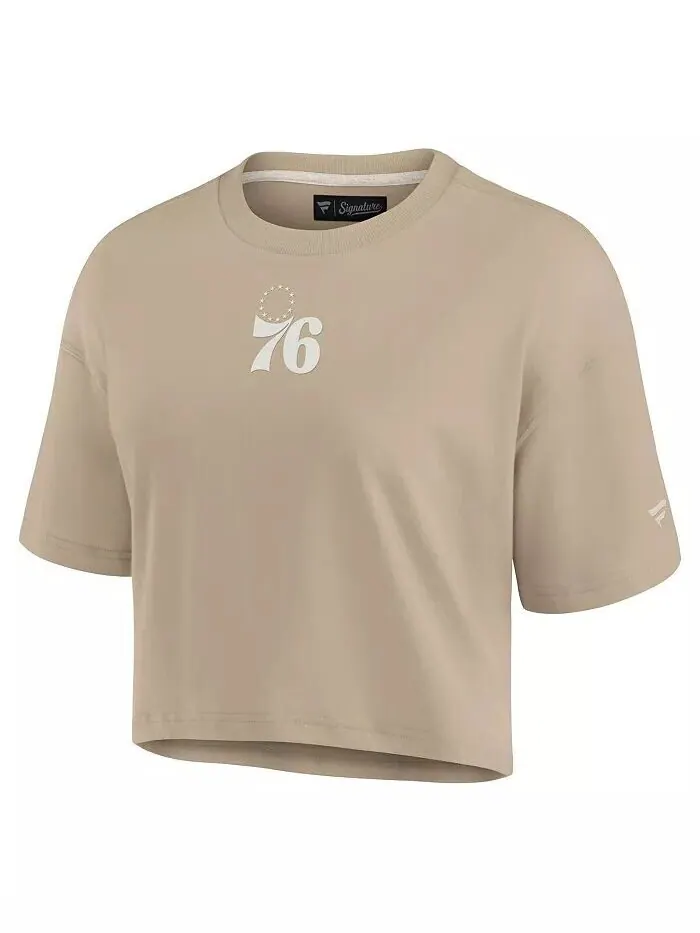 Женская укороченная футболка свободного кроя цвета хаки Philadelphia 76ers Elements Super Soft Boxy — изображение 2 из 3