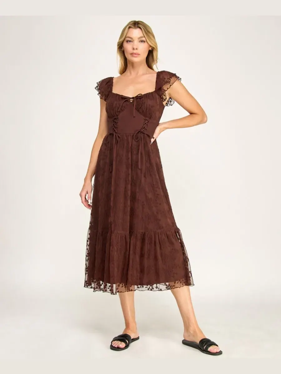 Платье-миди с длинным рукавом и кружевной отделкой, модель Sweetheart-Neck Flutter-Sleeve Lace Midi — изображение 2 из 11