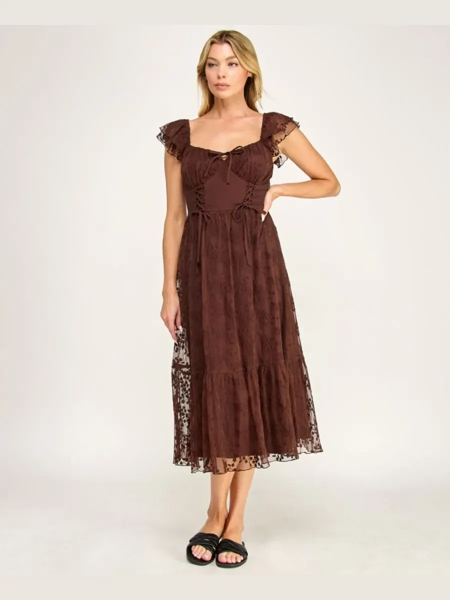 Платье-миди с длинным рукавом и кружевной отделкой, модель Sweetheart-Neck Flutter-Sleeve Lace Midi — изображение 3 из 11
