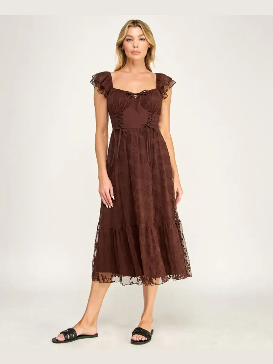 Платье-миди с длинным рукавом и кружевной отделкой, модель Sweetheart-Neck Flutter-Sleeve Lace Midi — изображение 5 из 11