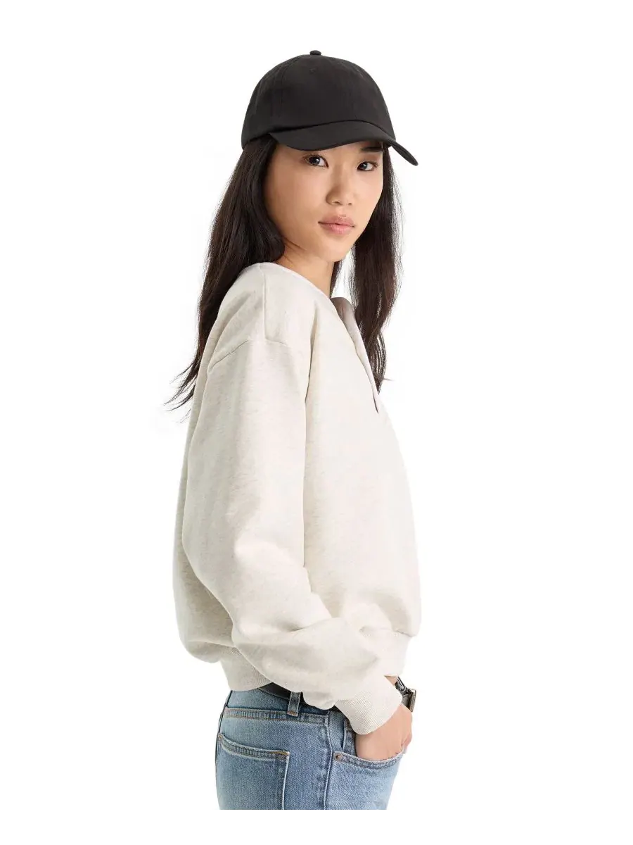 Женская футерная футболка-поло с длинным рукавом The Brushed Fleece Henley Neck Top Good American — изображение 3 из 4