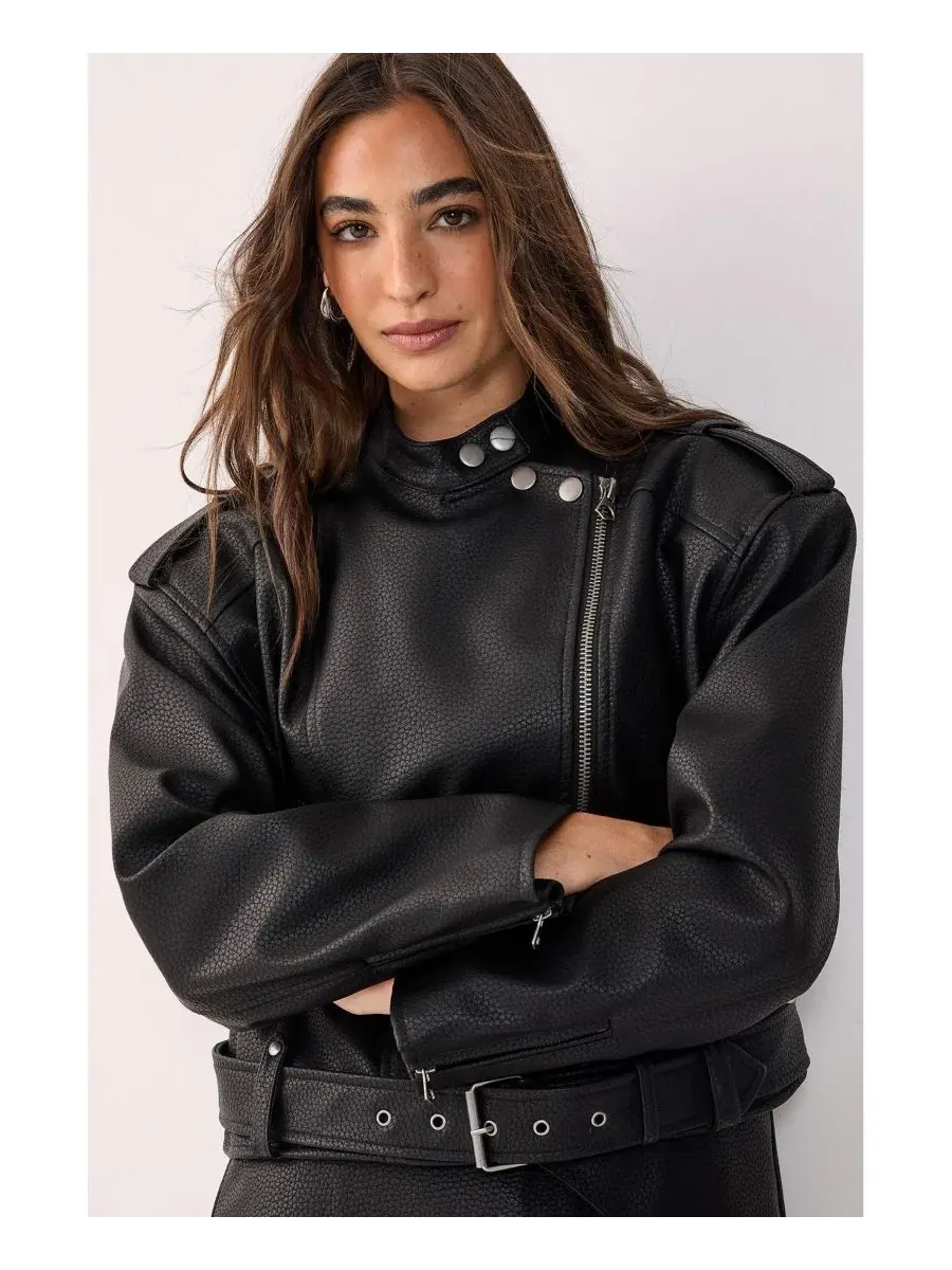 Женская байкерская куртка из искусственной кожи с поясом Nasty Gal — изображение 4 из 8, черный