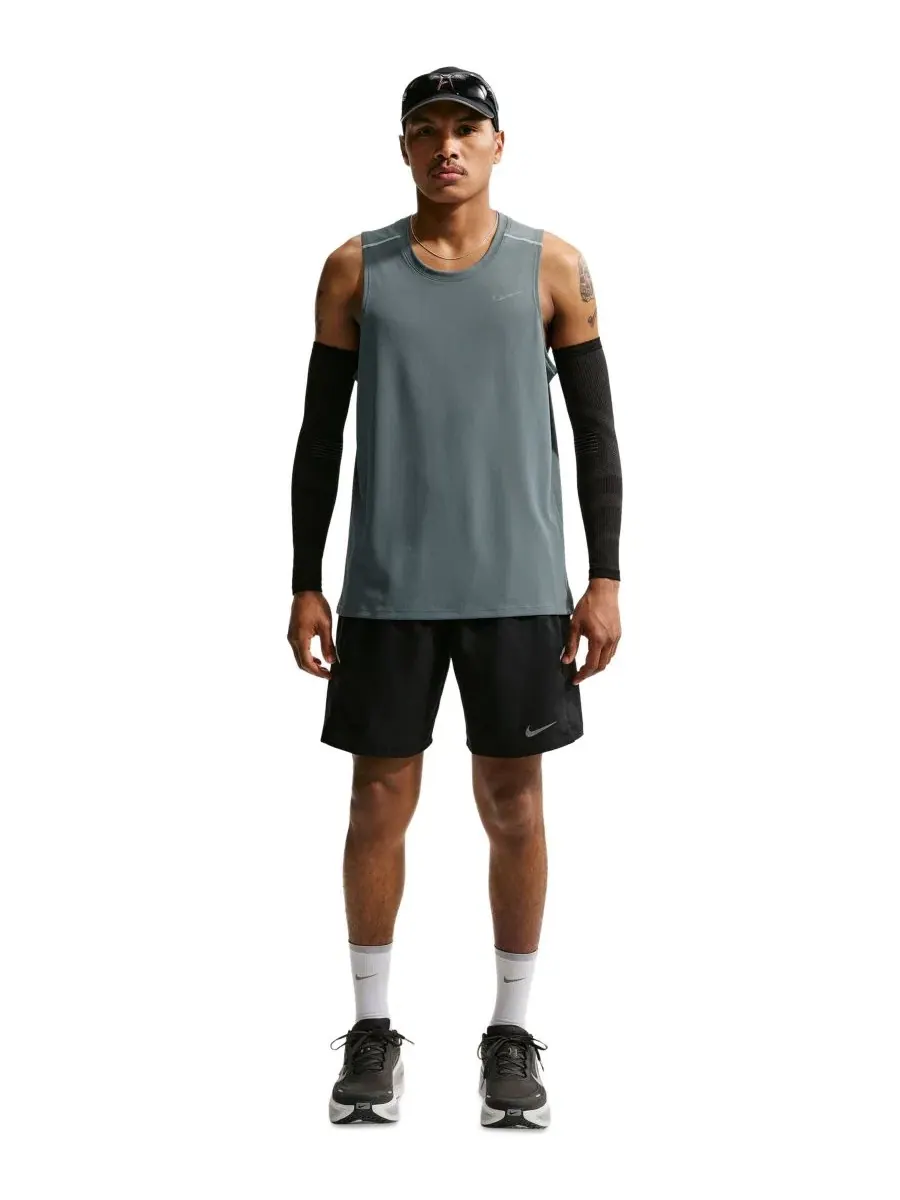 Беговая майка Miler Dri-FIT Nike — изображение 2 из 6, серый