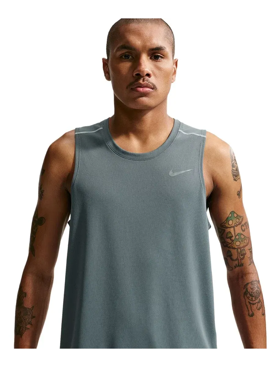 Беговая майка Miler Dri-FIT Nike — изображение 3 из 6, серый