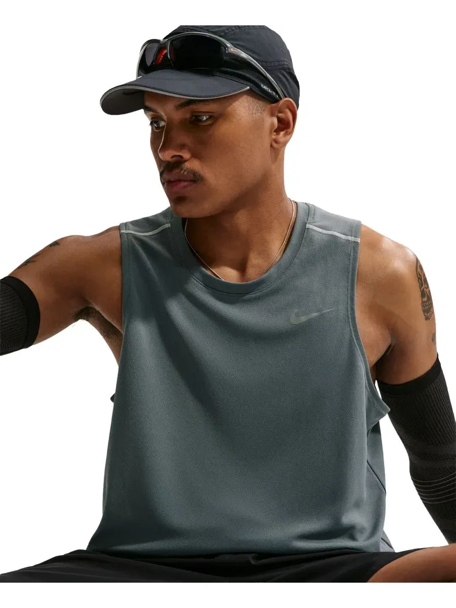 Беговая майка Miler Dri-FIT Nike — изображение 4 из 6, серый