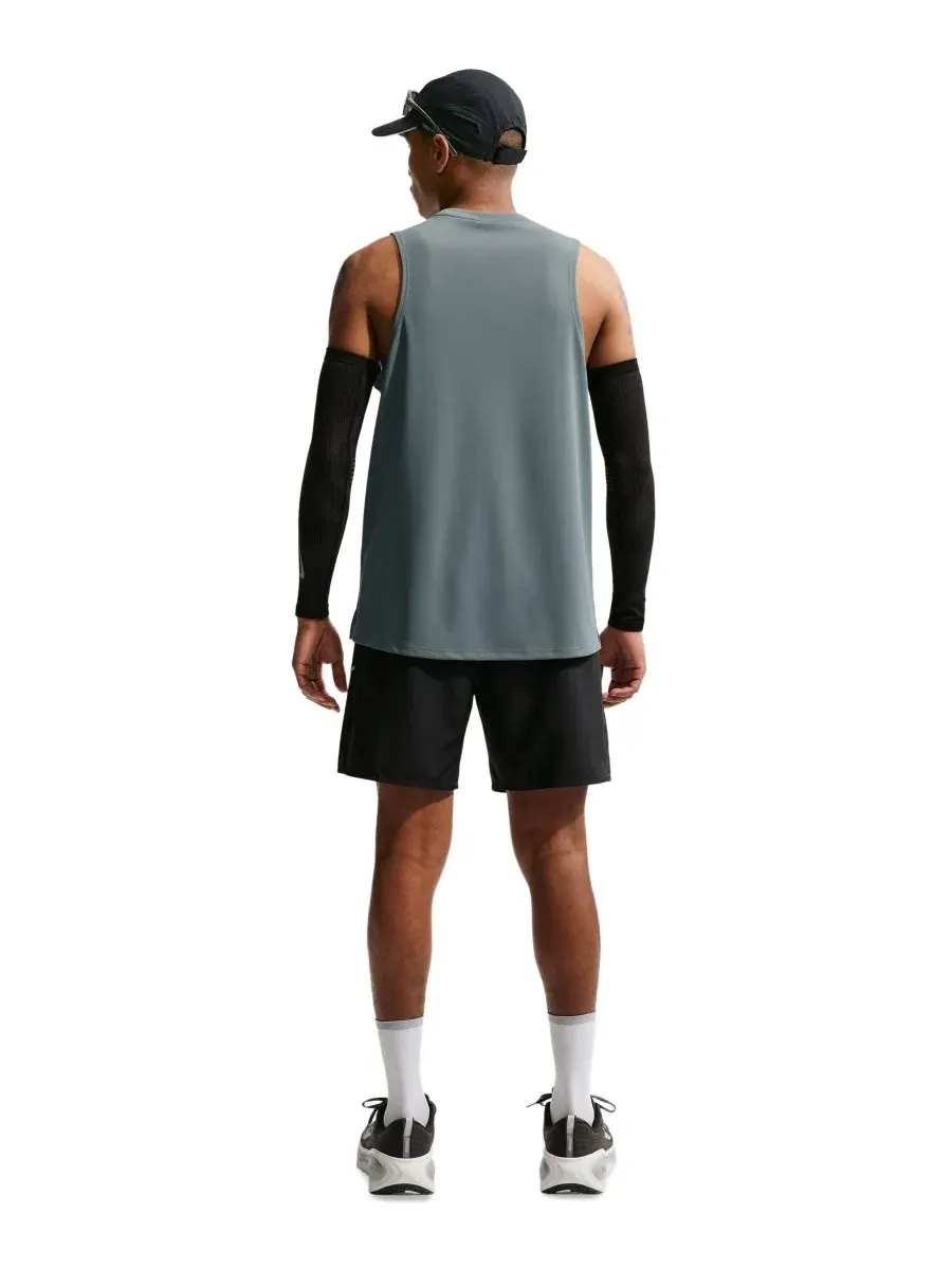 Беговая майка Miler Dri-FIT Nike — изображение 6 из 6, серый