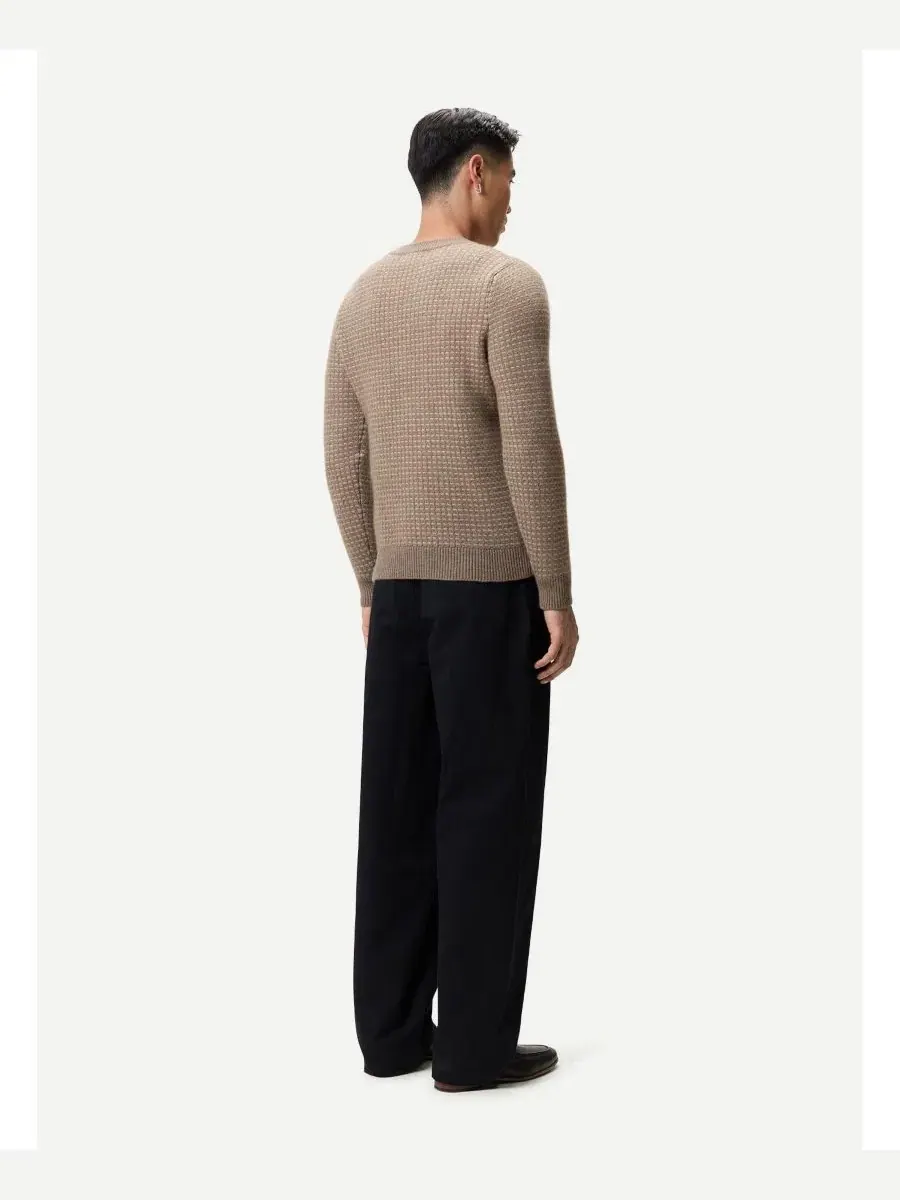 Свитер с воротником-стойкой Gobi Cashmere — изображение 3 из 6, темный бежевый
