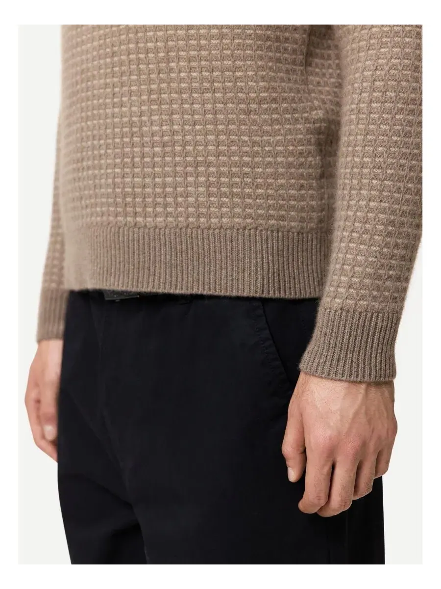 Свитер с воротником-стойкой Gobi Cashmere — изображение 5 из 6, темный бежевый