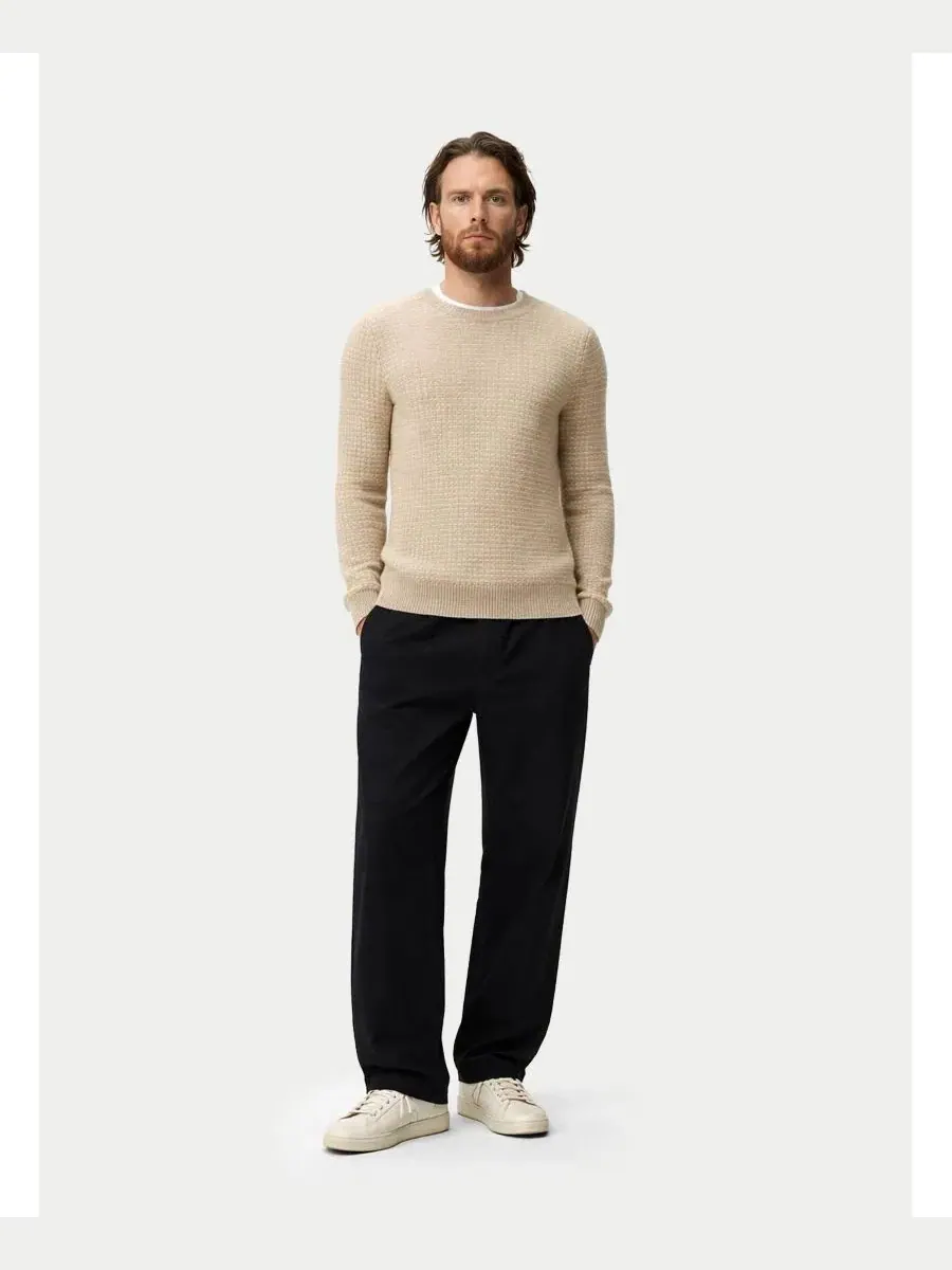 Свитер с воротником-стойкой из кашемира Gobi Cashmere — изображение 4 из 7, светлый бежевый