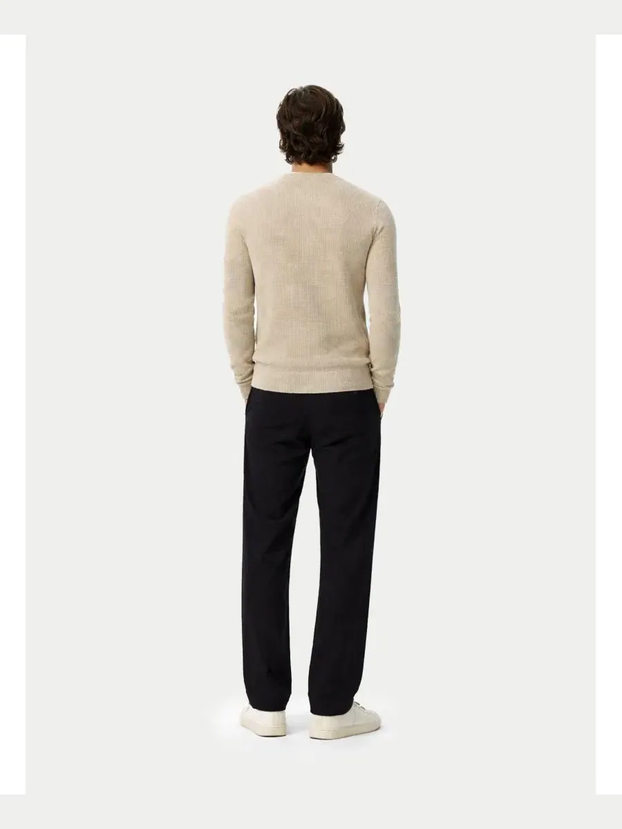 Свитер с воротником-стойкой из кашемира Gobi Cashmere — изображение 5 из 7, светлый бежевый