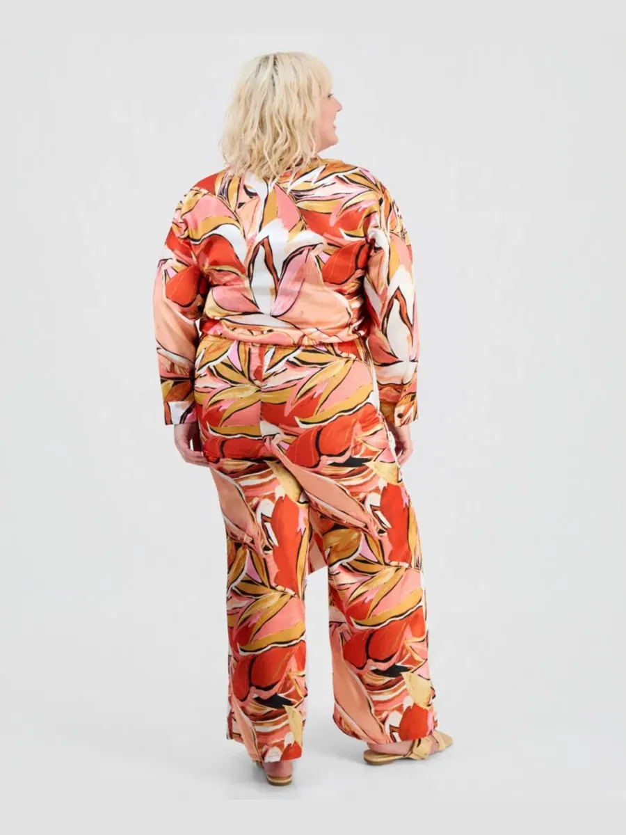Комплект из атласной рубашки и брюк Satin Shirt & Matching Pants Set FULL CIRCLE TRENDS, Painterly — изображение 3 из 3