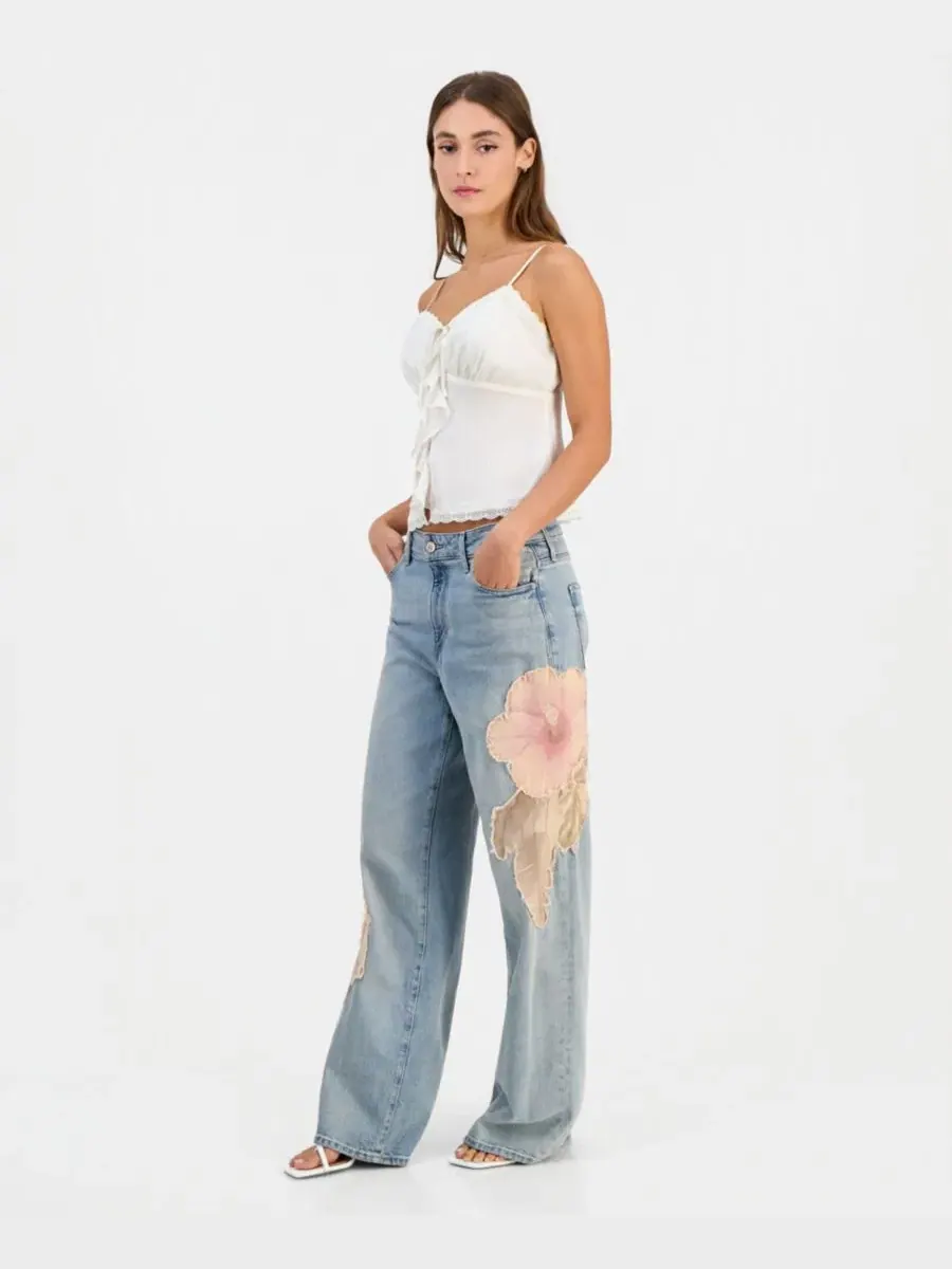 Джинсы с цветочными аппликациями Rey Floral Appliqué GUESS, Winslow Wash — изображение 2 из 9