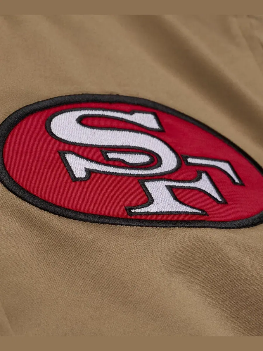 Женская куртка-бомбер из атласа с принтом San Francisco 49ers 80th Anniversary Mitchell & Ness — изображение 2 из 7, золото