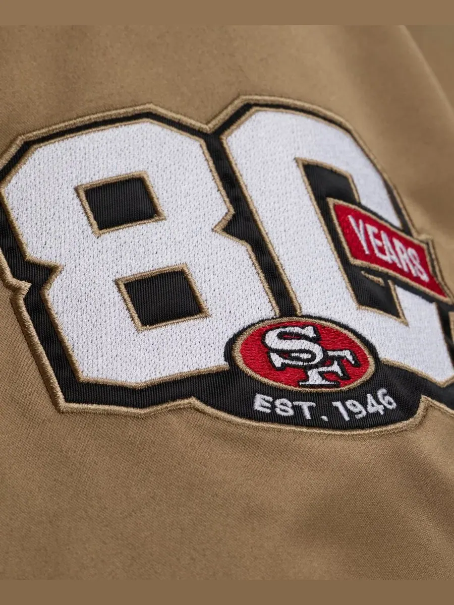 Женская куртка-бомбер из атласа с принтом San Francisco 49ers 80th Anniversary Mitchell & Ness — изображение 3 из 7, золото