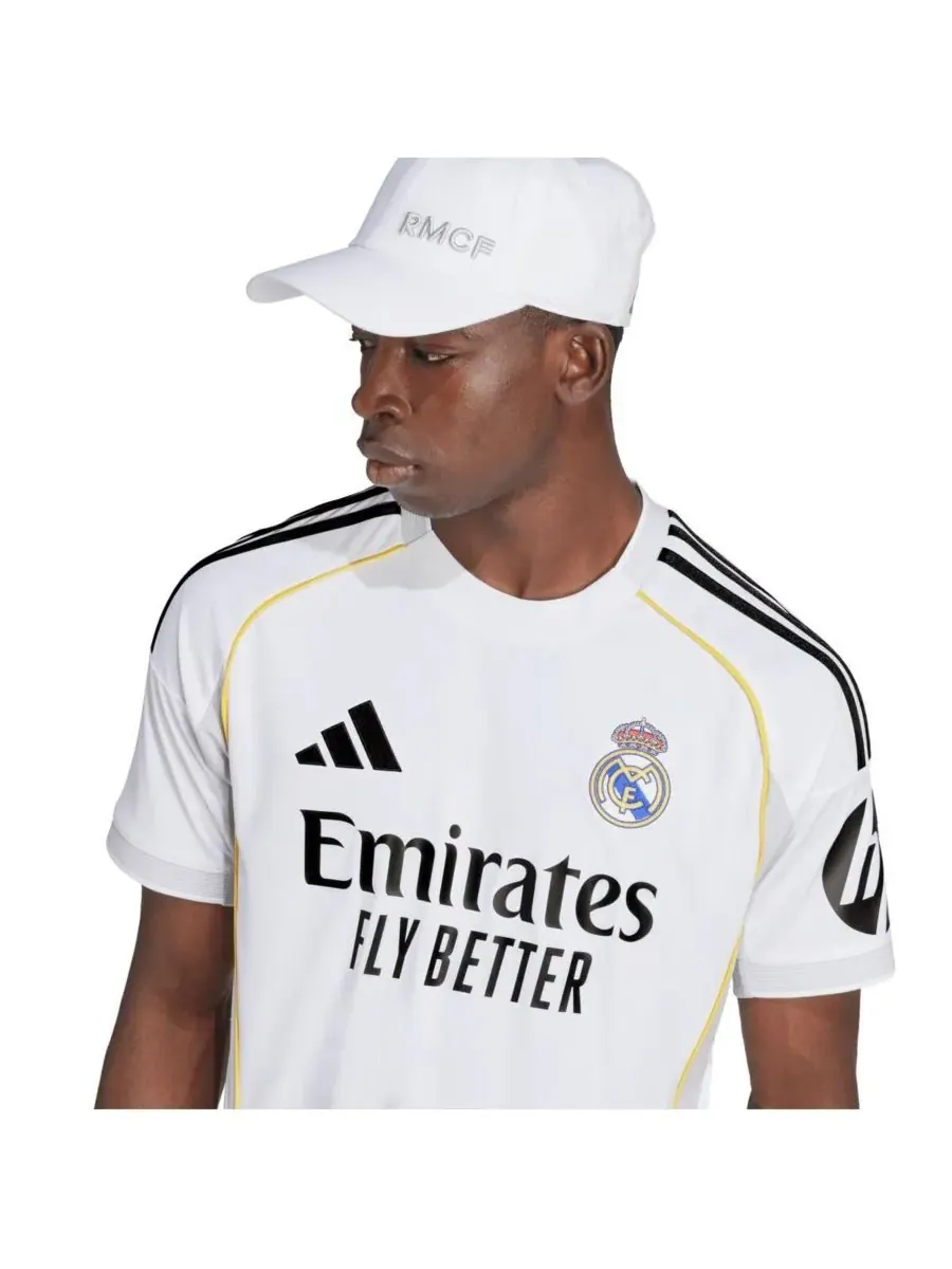 Adidas Мужская белая домашняя футболка-реплика "Реал Мадрид" сезона 2025/26 — изображение 4 из 5, белый
