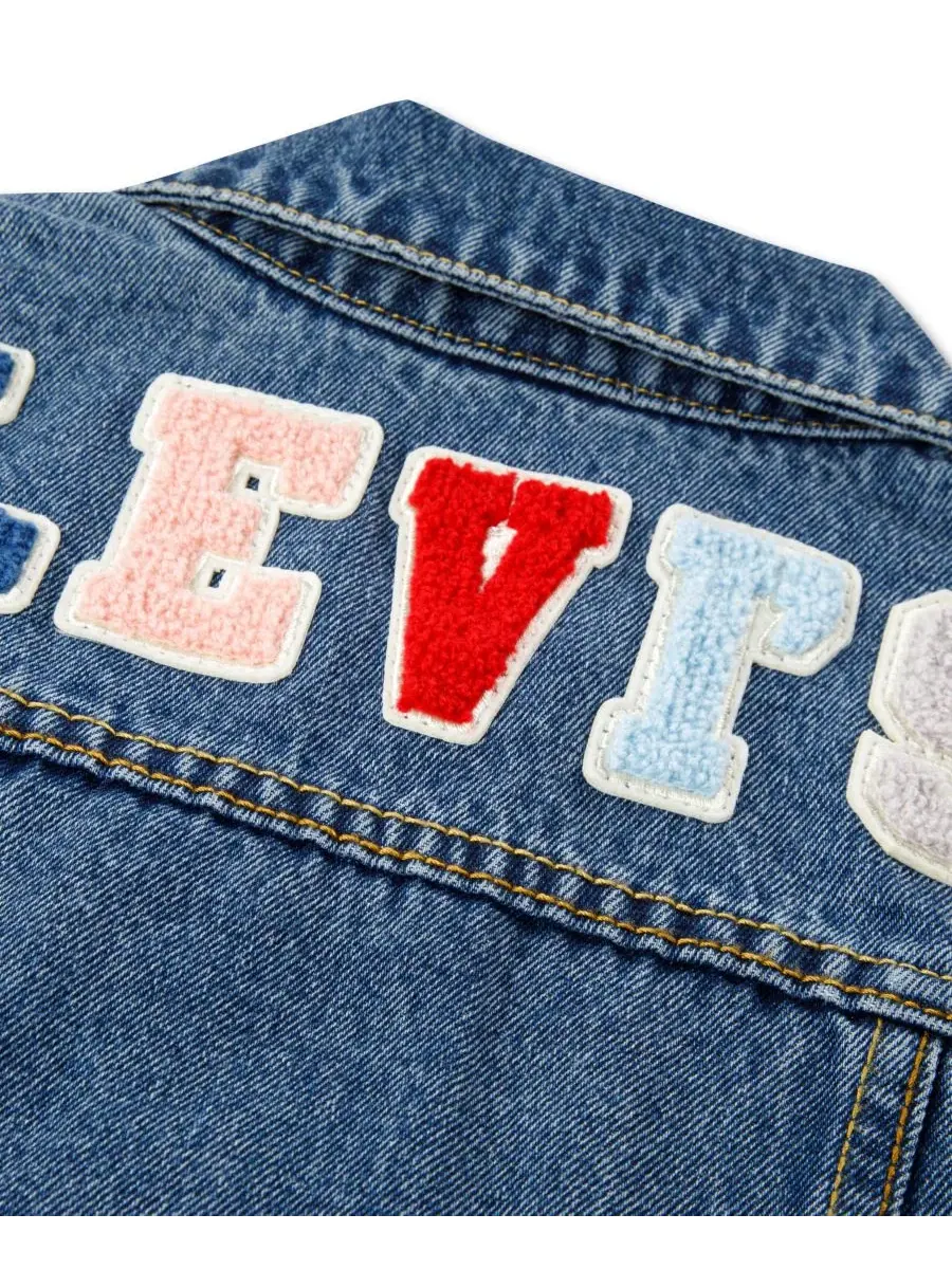 Детская джинсовая куртка-тракер с патчами Levi's, Evie — изображение 3 из 6