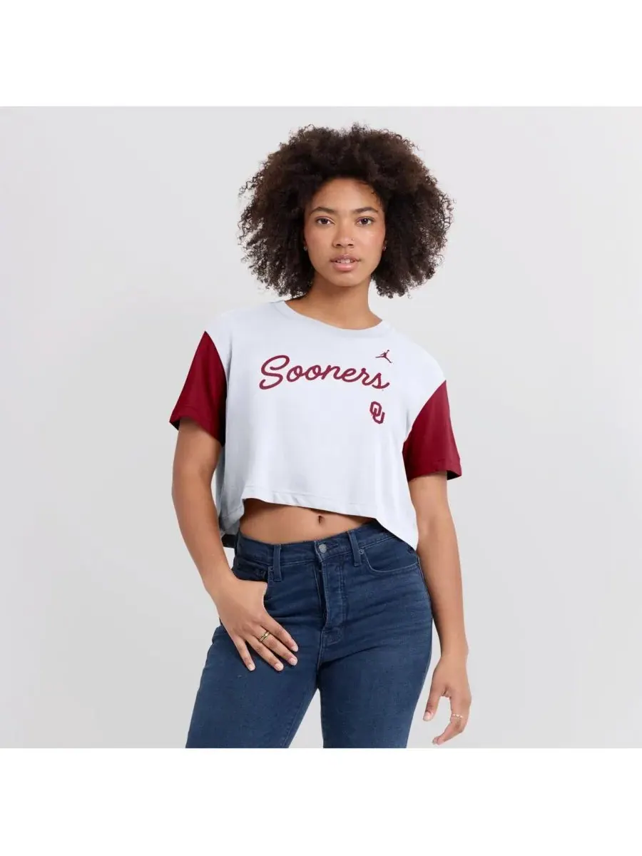 Jordan Женская укороченная футболка Dri-FIT белого/красного цвета с цветными блоками и надписью