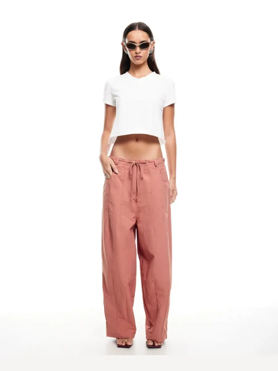 Женские брюки с заниженной посадкой и застежкой-молнией Lioness Riptide Pants, Mocha Mousse — изображение 3 из 5