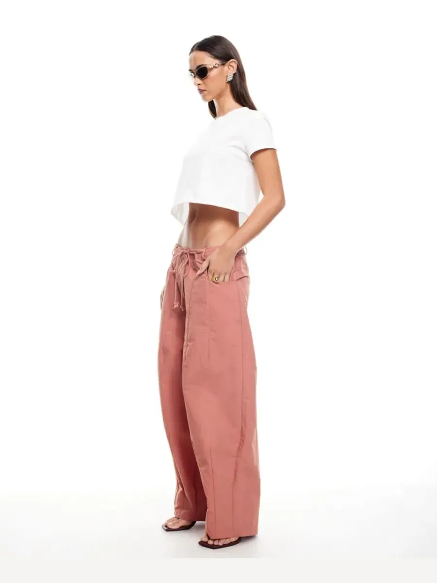 Женские брюки с заниженной посадкой и застежкой-молнией Lioness Riptide Pants, Mocha Mousse — изображение 4 из 5