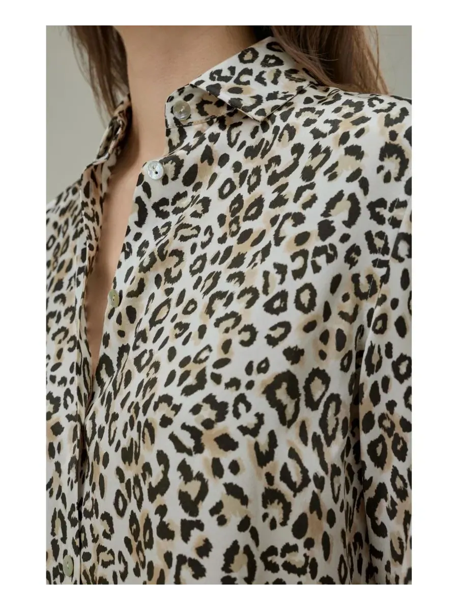 Блуза из шелка с леопардовым принтом и длинным рукавом LILYSILK, Dawn Leopard — изображение 4 из 5
