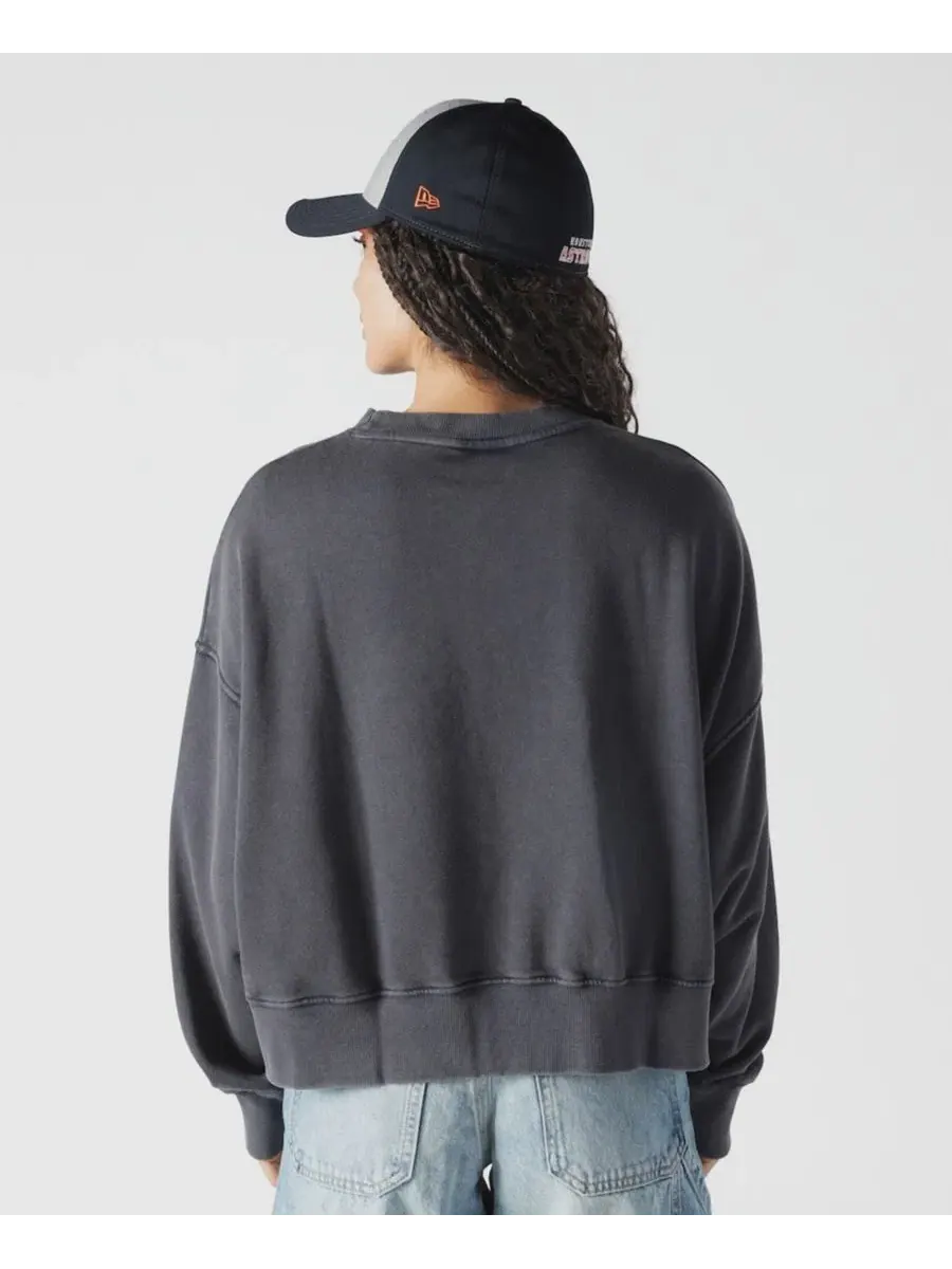 Женский свитшот New Era Boxy Mineral Wash Dolmen Sleeve Cropped — изображение 2 из 4, темно-синий