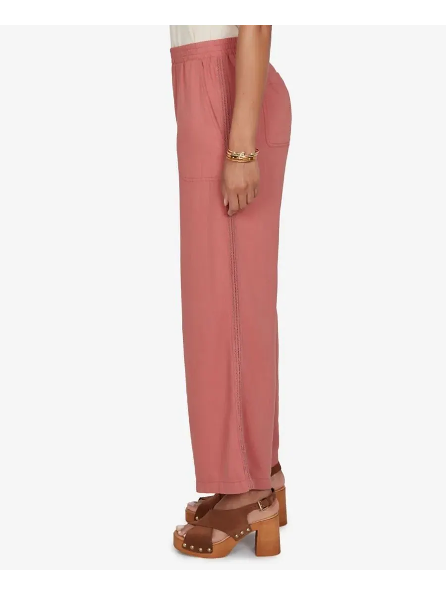 Брюки с кружевной отделкой, модель Petite Lace Trim Lightweight Pull-On Pants Ruby Rd., Terra Cotta — изображение 3 из 5