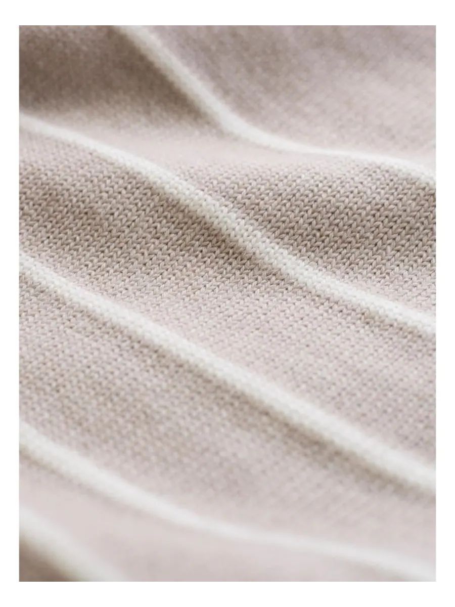 Женский свитер из мериносовой шерсти с V-образным вырезом Celtic & Co, Oatmeal ecru stripe — изображение 2 из 5