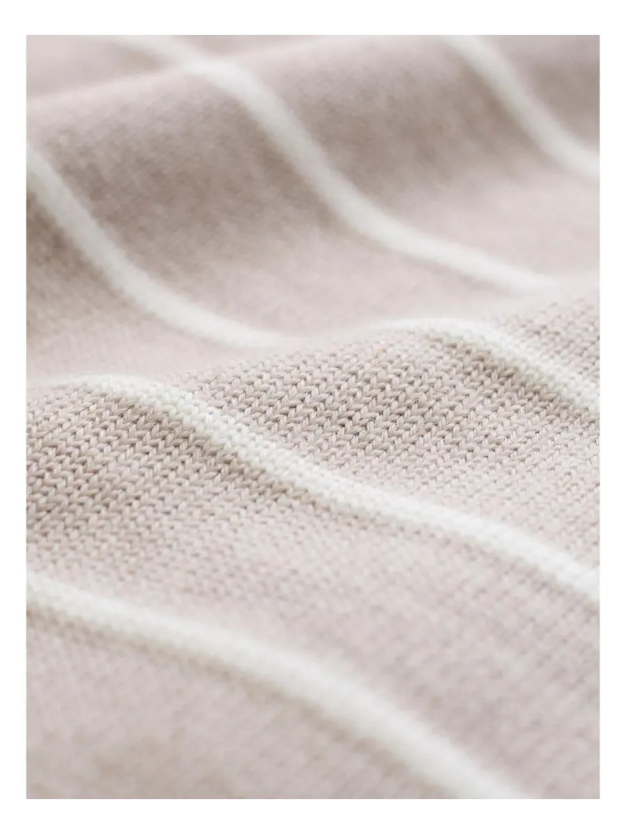 Женский свитер из мериносовой шерсти с V-образным вырезом Celtic & Co, Oatmeal ecru stripe — изображение 4 из 5