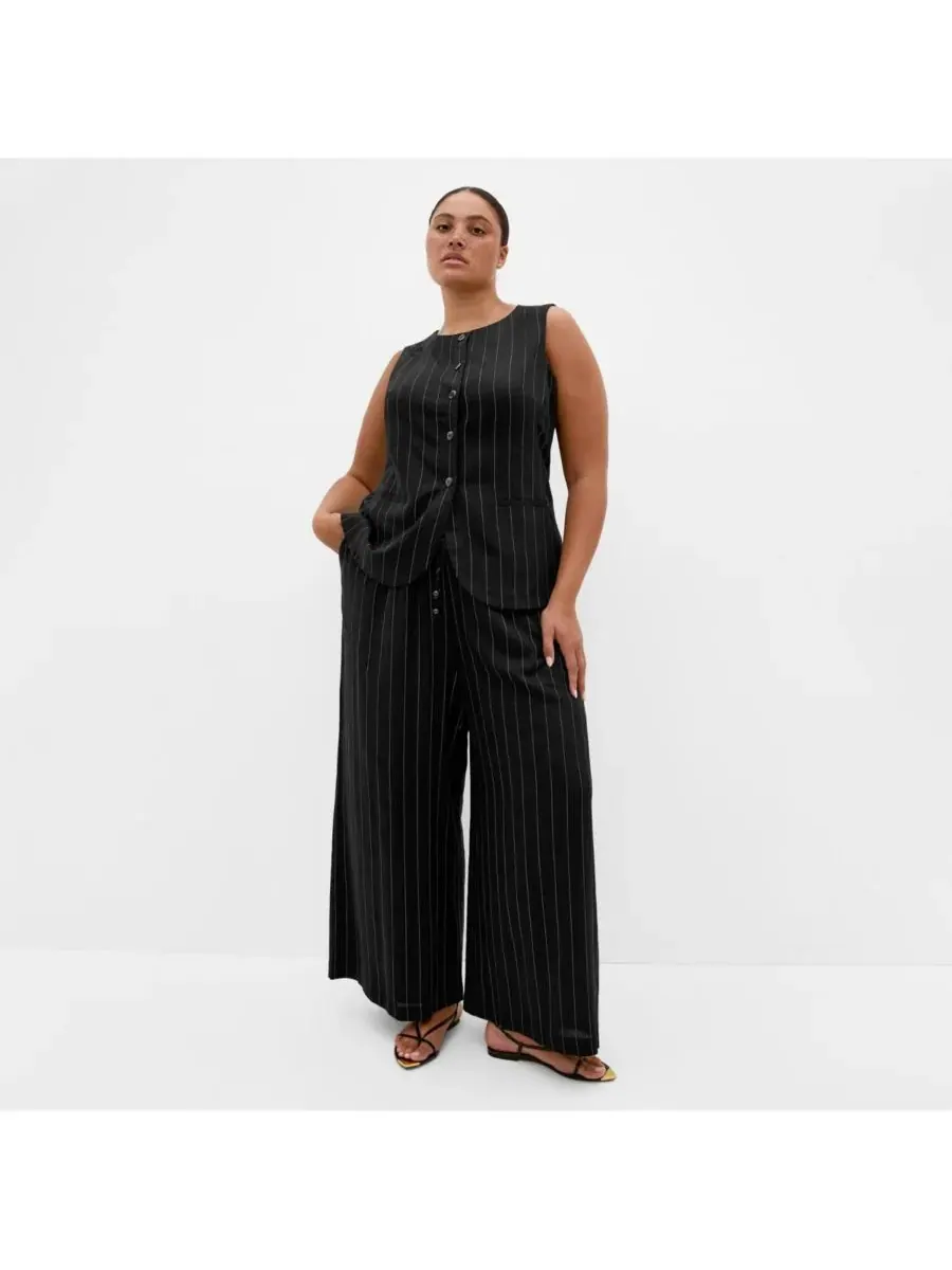 Женский жилет больших размеров в полоску "Келли" CITY CHIC, Blk Pinstripe — изображение 2 из 5