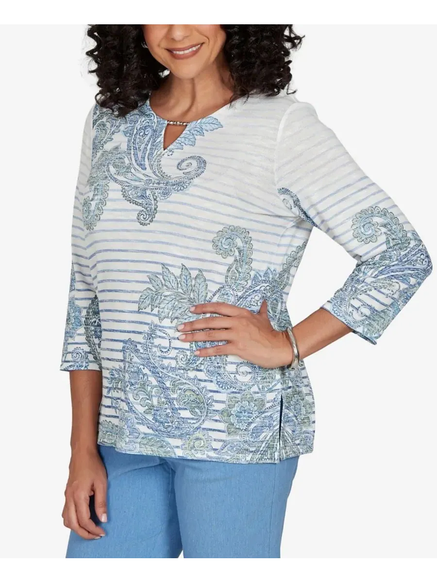 Блуза с принтом пейсли и полоской, модель Provence Paisley Stripe Split Neck Top Alfred Dunner — изображение 2 из 5