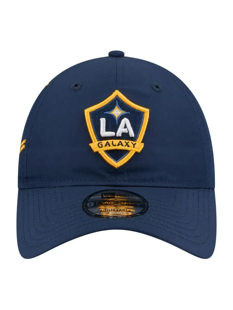 Мужская темно-синяя футболка LA Galaxy 2026 с регулируемой застежкой Hook 9TWENTY New Era — изображение 2 из 4, темно-синий