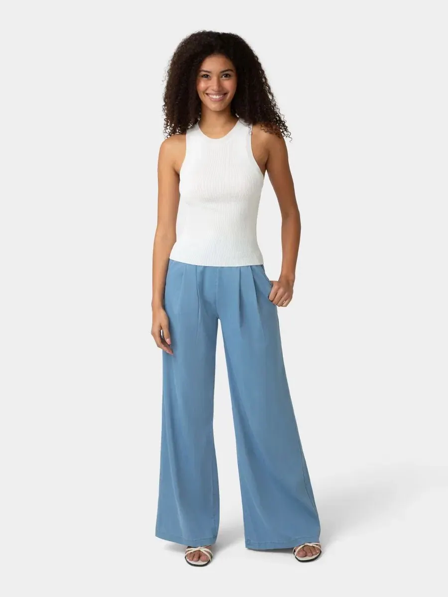 Брюки-палаццо из денима Fluid Denim Palazzo Pant Hue, Chambray Wash — изображение 2 из 7