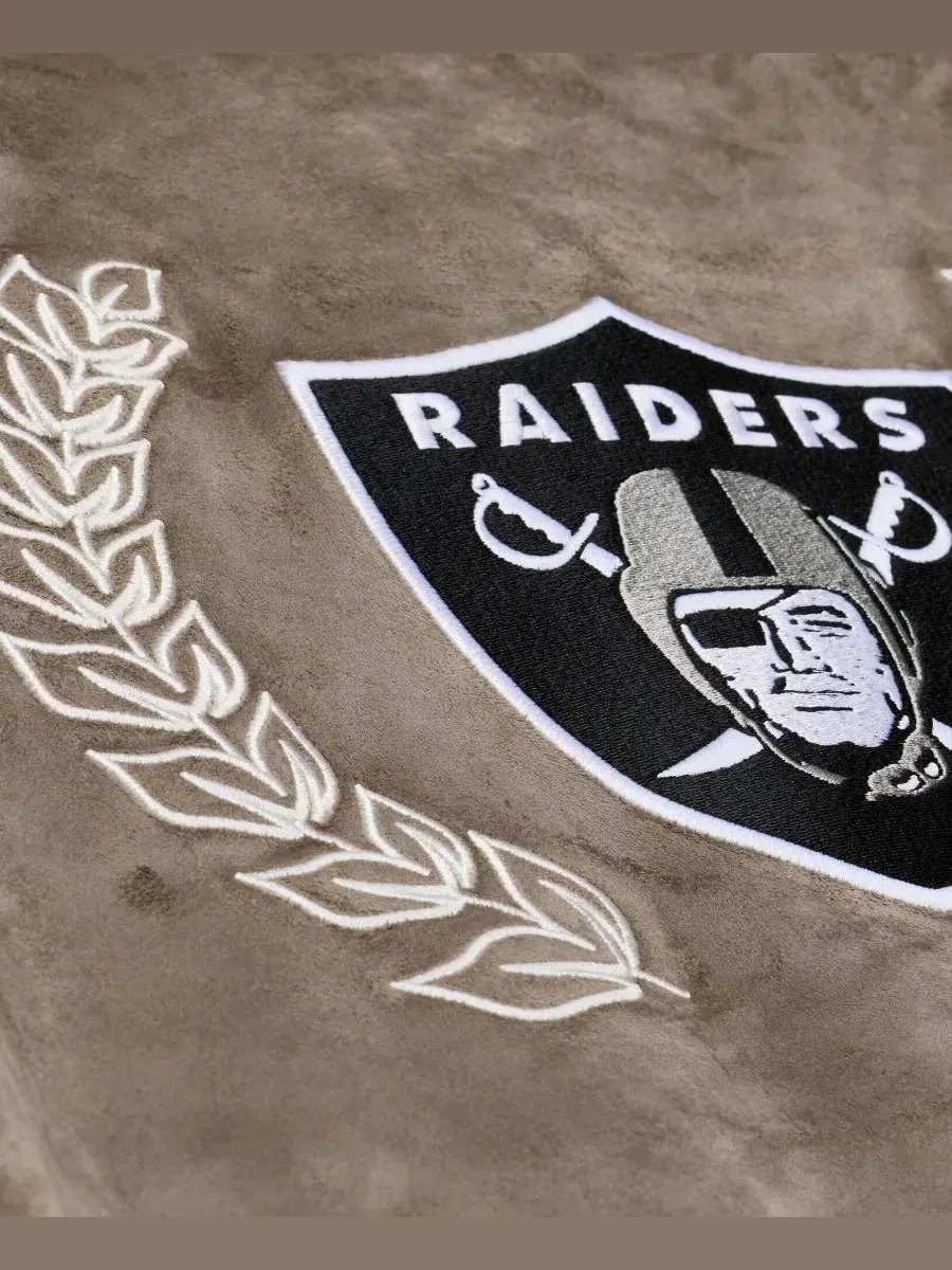 Женская куртка-ветровка Full-snap Varsity Oakland Raiders Mitchell & Ness — изображение 6 из 9, бежевый