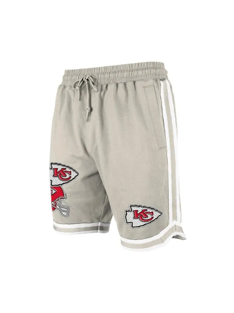 New Era Мужские светло-бежевые шорты Kansas City Chiefs Stone с многослойной нашивкой — изображение 2 из 3, светлый бежевый