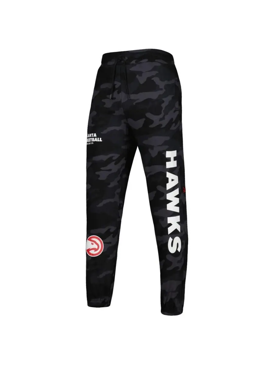 New Era Мужские черные камуфляжные спортивные брюки Atlanta Hawks в тон — изображение 2 из 3, черный