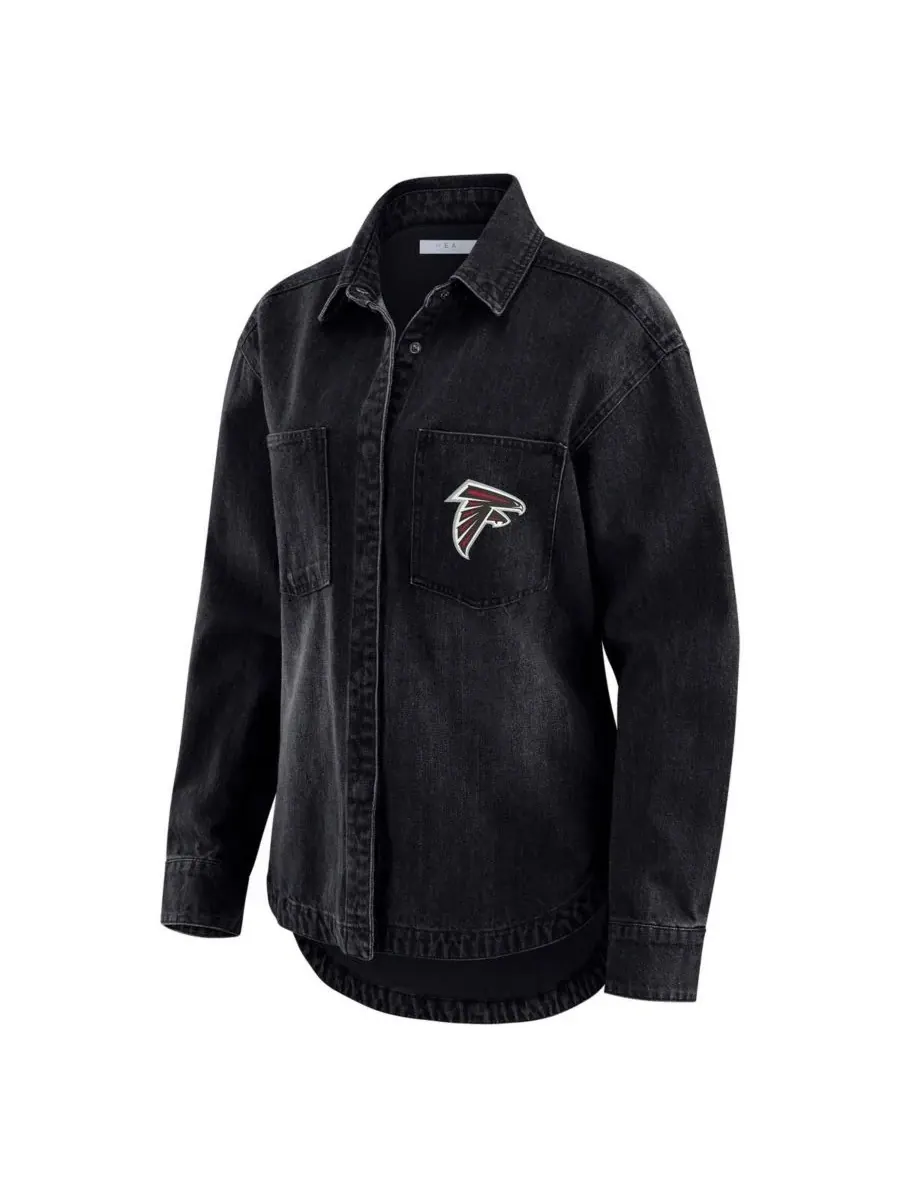 WEAR by Erin Andrews Женская черная джинсовая куртка-рубашка Atlanta Falcons оверсайз с застежкой — изображение 2 из 3