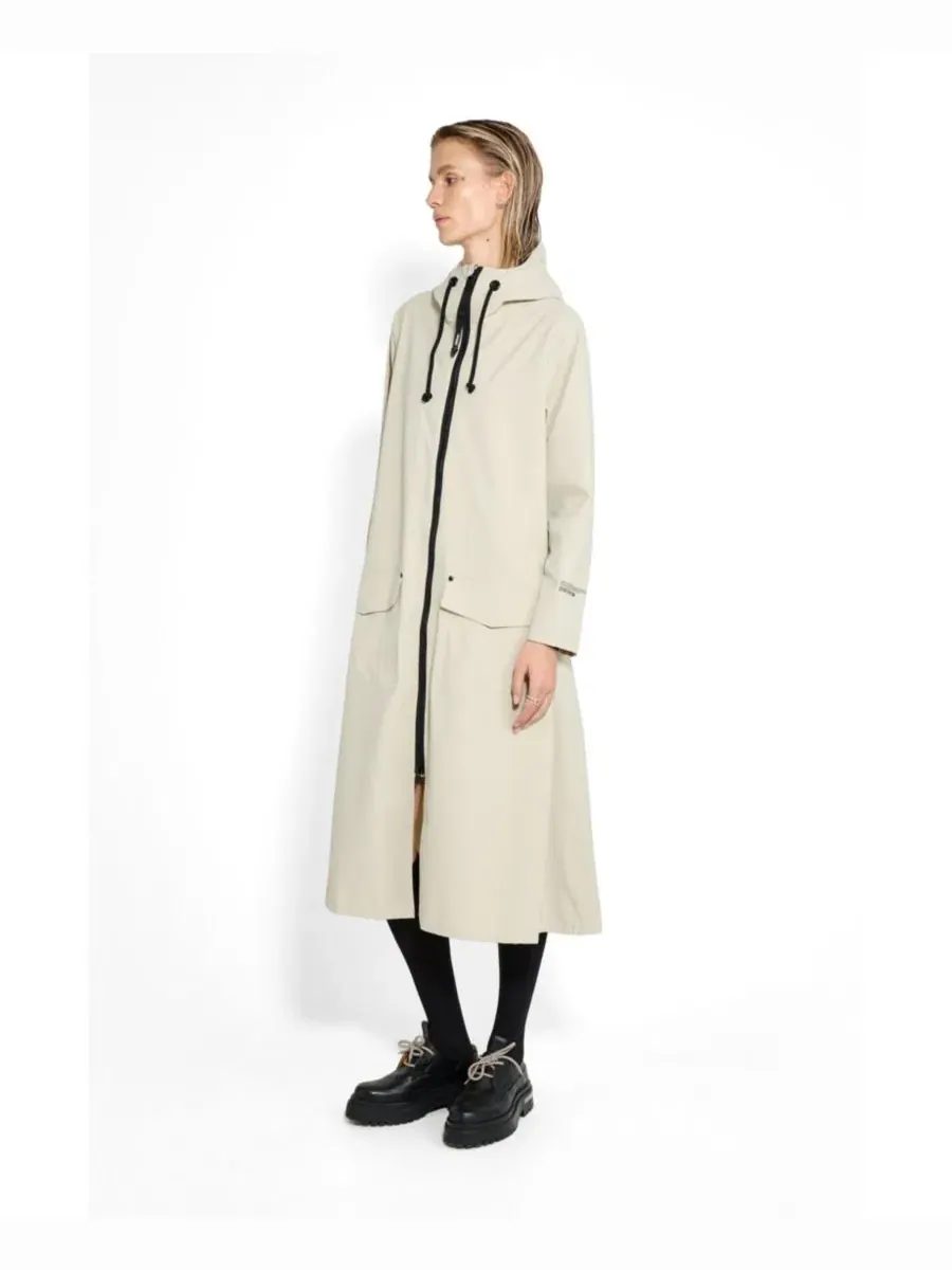 Плащ-дождевик женский Mosebacke Long Patch Matte Stutterheim, Pelican — изображение 2 из 8