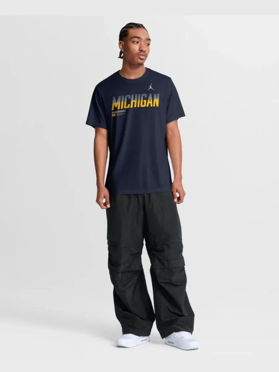 Футболка с коротким рукавом Michigan Wolverines Sideline Legend Dri-FIT Jordan — изображение 3 из 5, темно-синий
